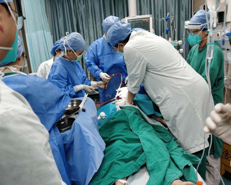 妇儿医讯我院儿科急诊ecmo急救首例成功抢救7岁心衰患儿