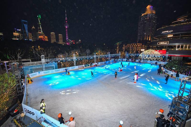 图说│超1200平米露天冰场亮相北外滩沉浸式冰雪体验邀您一起浪漫跨年