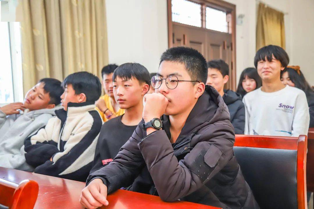 茂林中学校长马志龙致欢迎词县工商联党组书记,县委统战部副部长唐剑