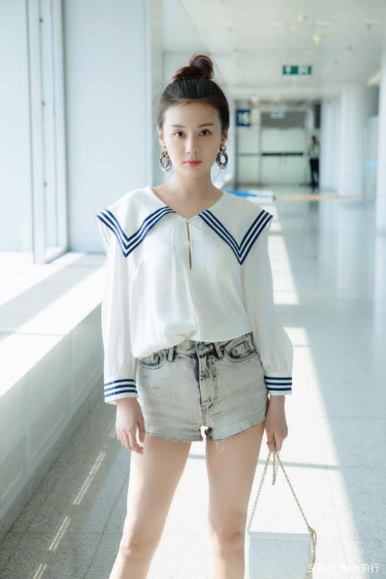 郑合惠子这腿太肉了吧皮靴拉链只能拉一半却意外成新时尚