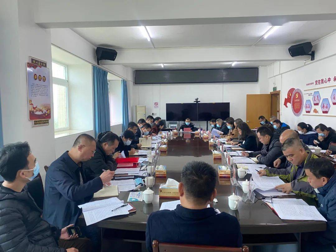 县委书记陈大川出席中医药(瑶医药)发展中心揭牌仪式并调研卫生健康