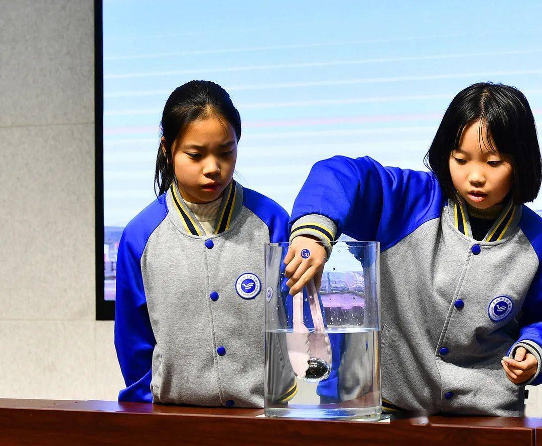 玩转科学实验擦燃智慧火花2021学年余姚市实验学校科学小实验展示活动