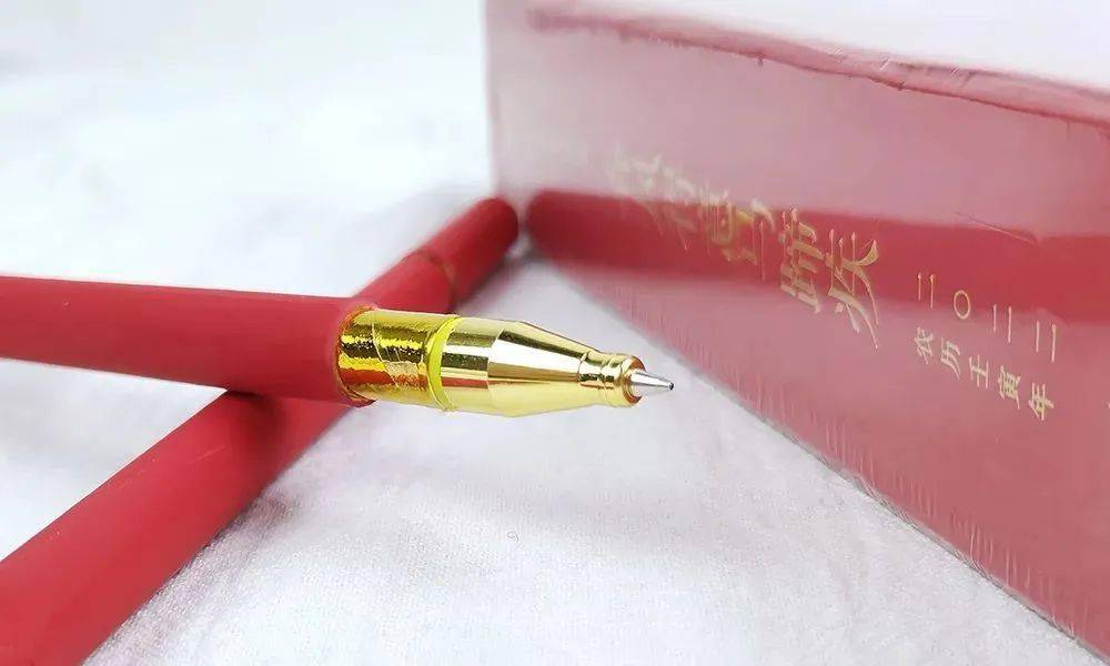 成长|“春风得意马蹄疾”日历出限定礼盒啦！新年送礼，就选它