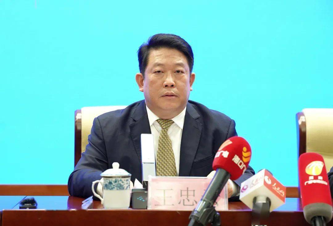 海南省旅游和文化广电体育厅副厅长王忠云:关于第一个问题.