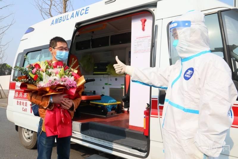 首批|浙江绍兴本轮疫情首批10名治愈者出院