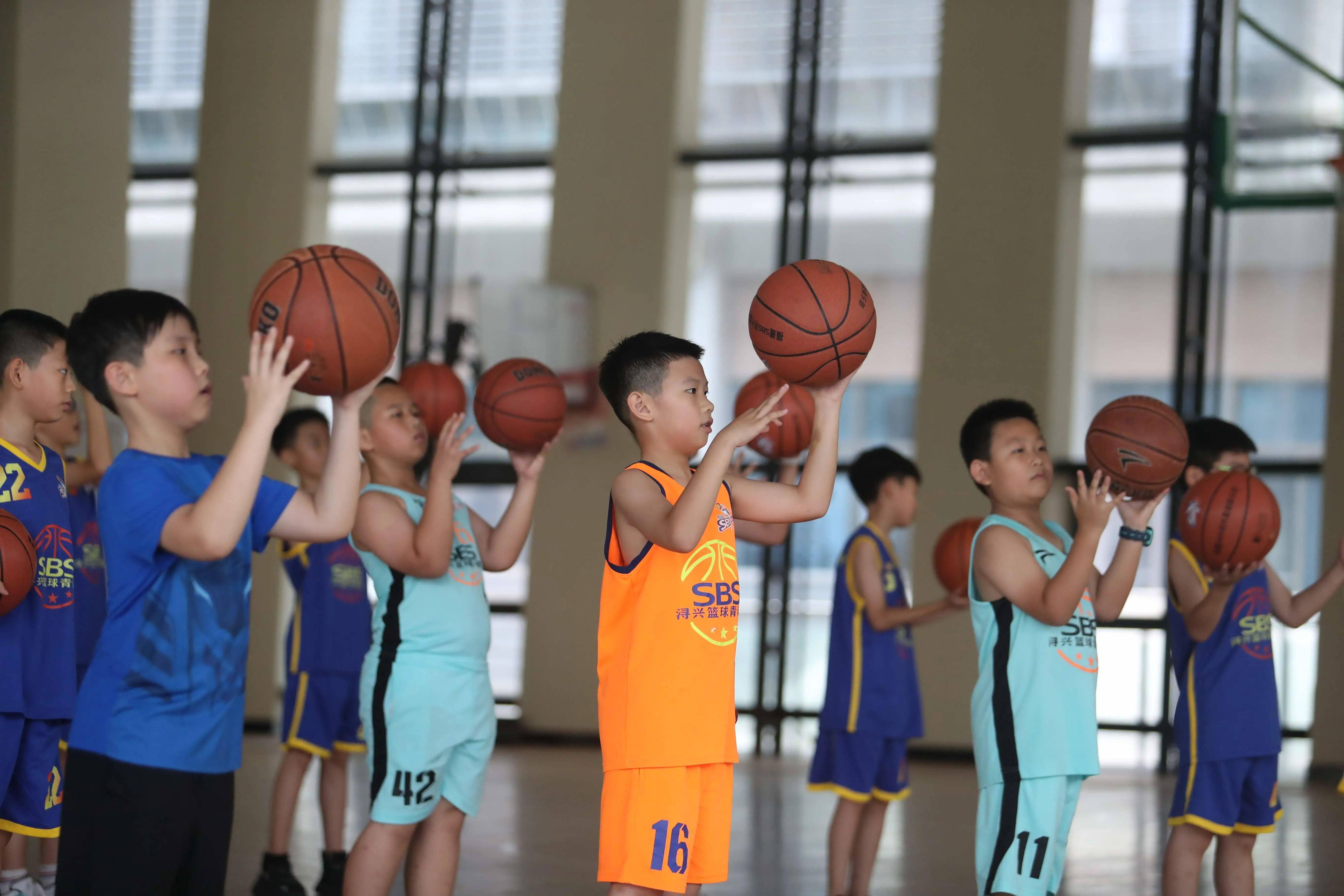 探营浔兴青训营周末班班级篮球队队长陈梓浩报名训练营