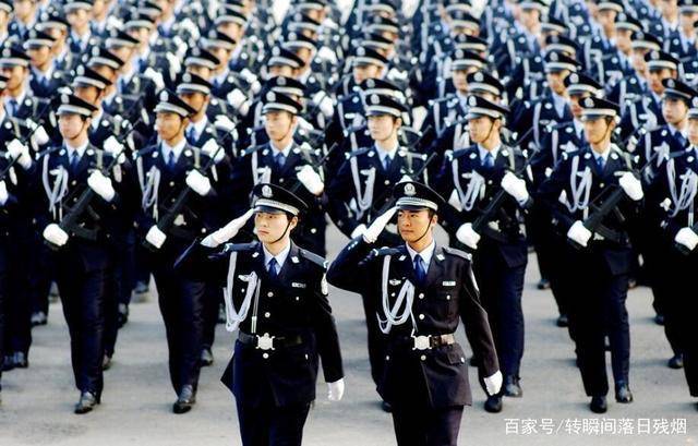 中国白色警服图片