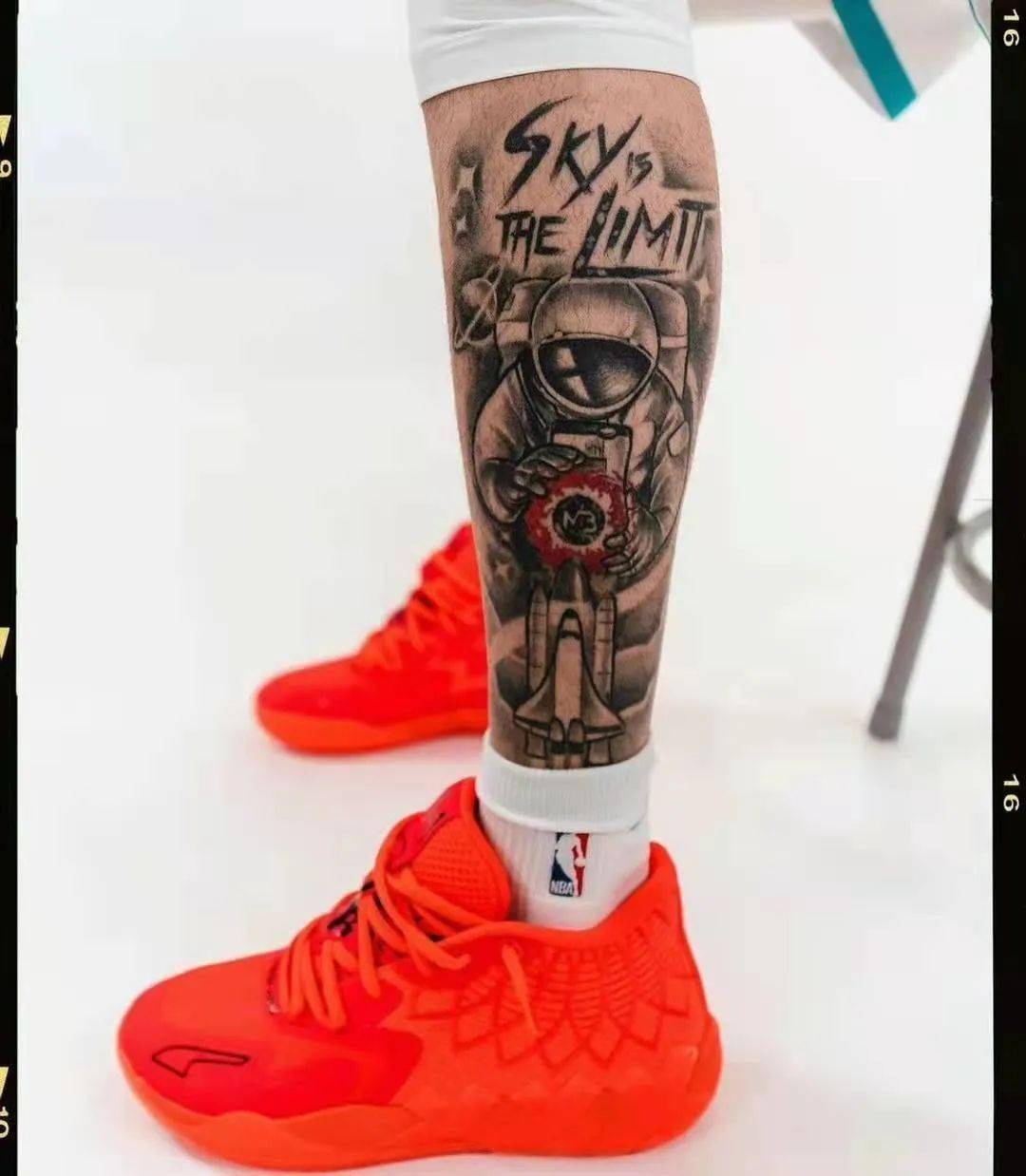 三球的签名鞋我们要从过去讲起