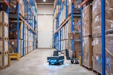 机器人|观察｜自主移动机器人为何兴起，AGV、AMR趋势如何？