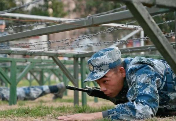 卫国戍边英雄王焯冉表弟入伍_盛冠杰_考核_军人