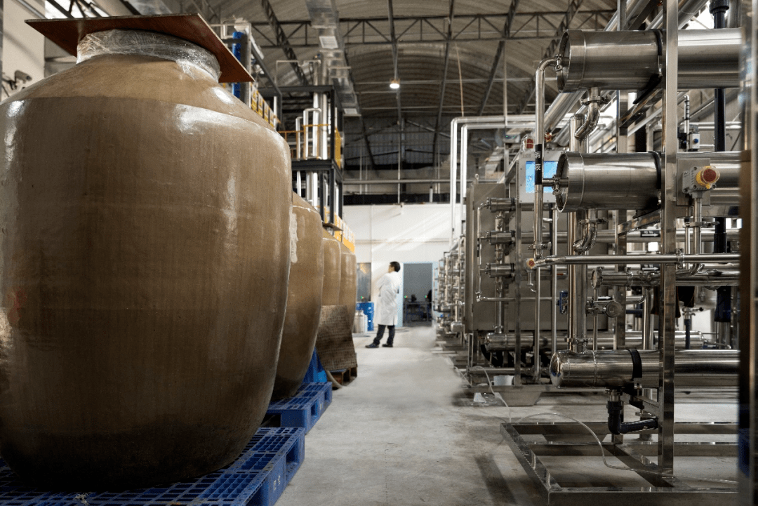 物质|听花生津白酒：站在人类多学科成果的“肩膀”上