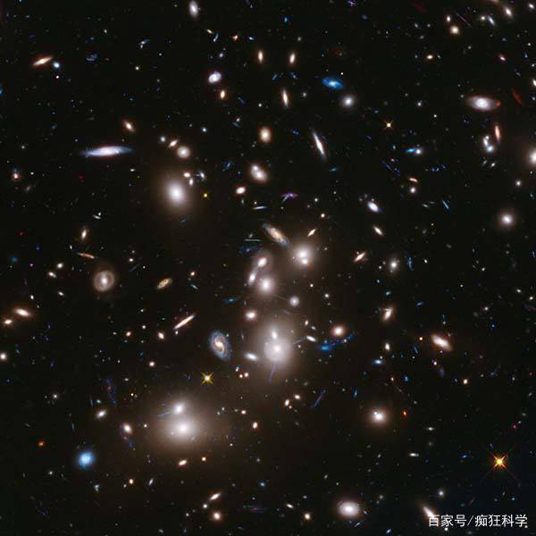 一:黑眼星系位于后发星座的黑眼星系(ngc4826)距离地球约1700万光年