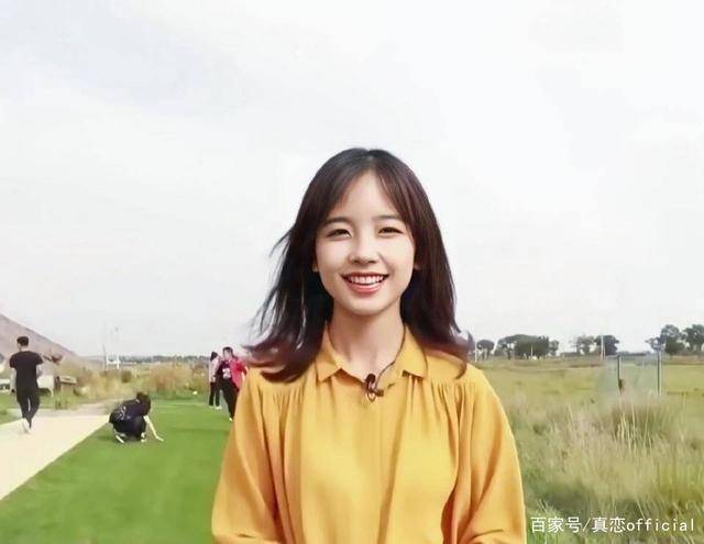 并且不苟言笑的,但是王冰冰的出现却颠覆了我们对央视的印象,她长相并