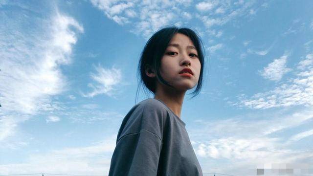 宝藏女网红任万万小姐姐照片成全平台男网友壁纸