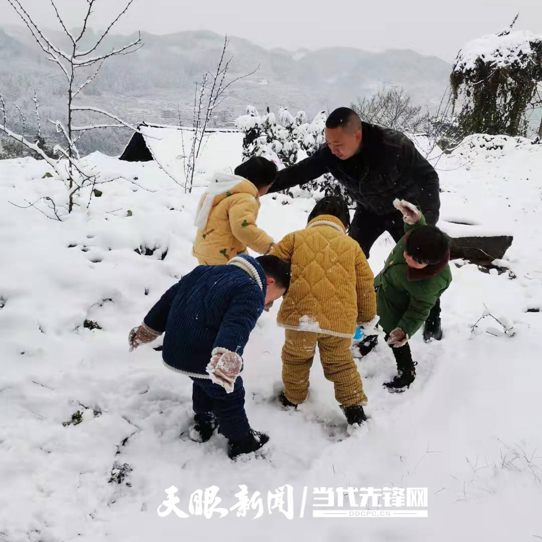 沿河：大可爱与小可爱走到户外享周末雪趣