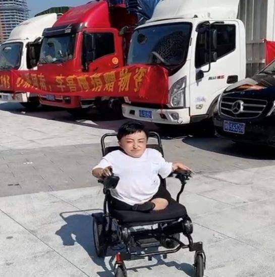 东北瓷娃娃李喜梅80厘米嫁180老公惨遭抛弃今又成公司总裁