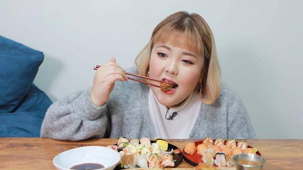 韩国吃播一姐梁秀彬,15个月狂甩90斤,晋升韩剧女主角_减肥_小练_健身