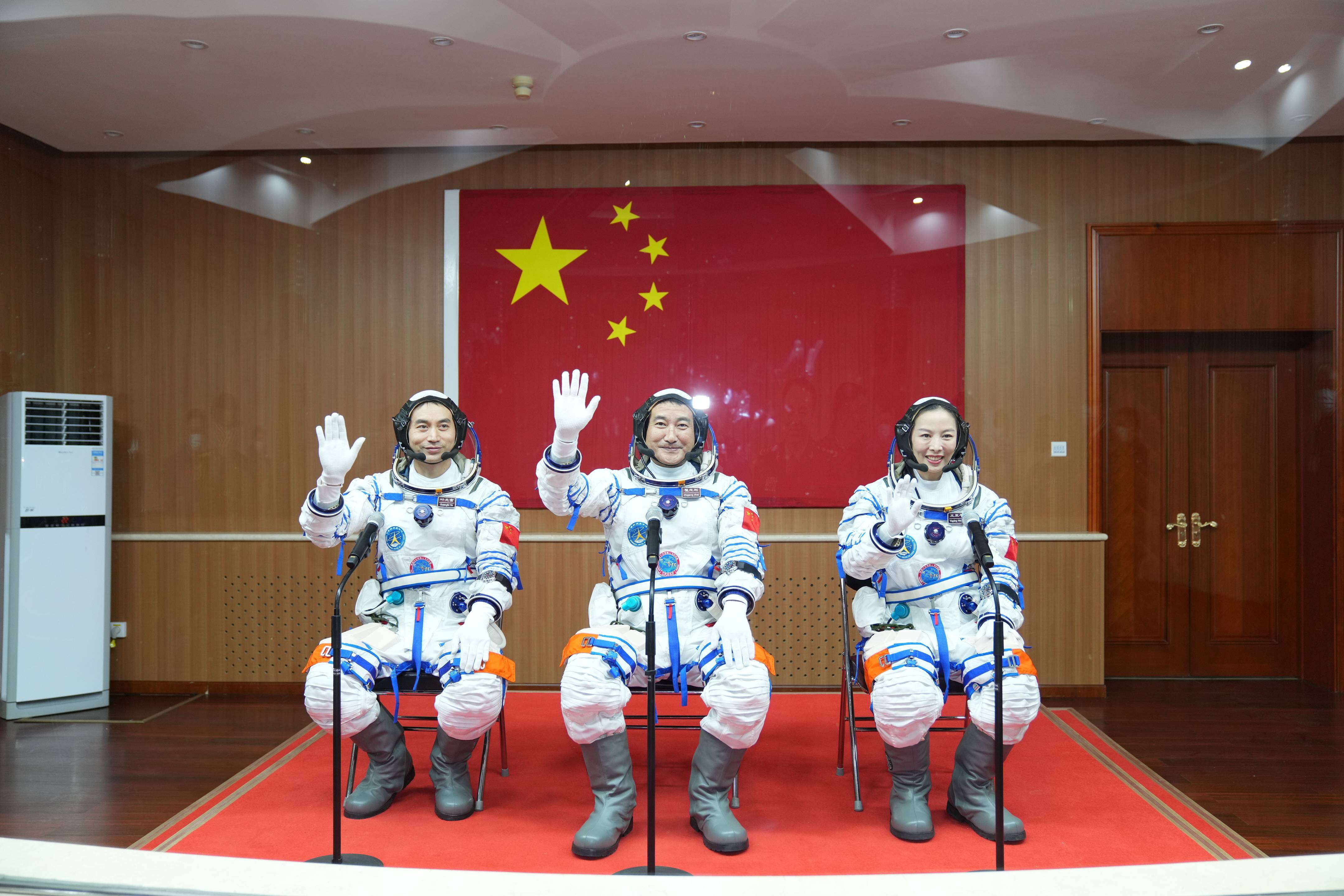 神舟十三号载人飞行任务航天员乘组出征仪式,在酒泉卫星发射中心举行