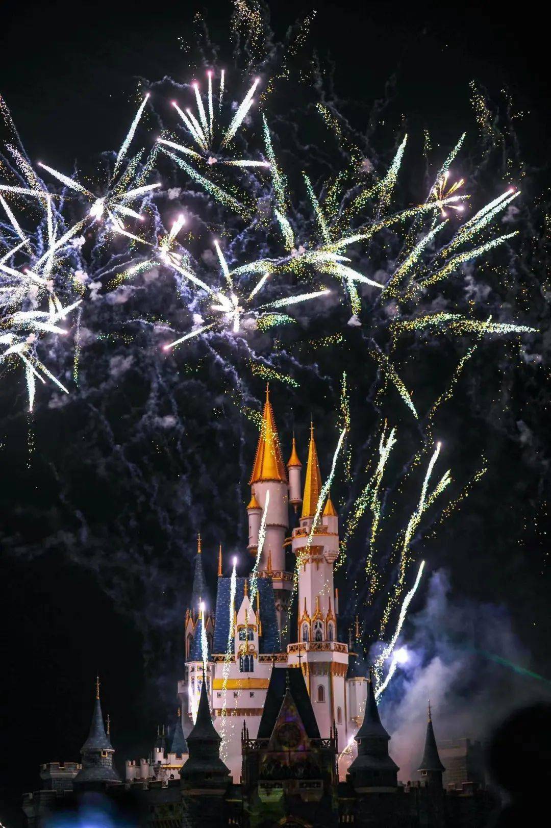 越旅行 | 跨年夜去哪里 泉城欧乐堡梦幻世界爽翻天_小镇_烟花_环球