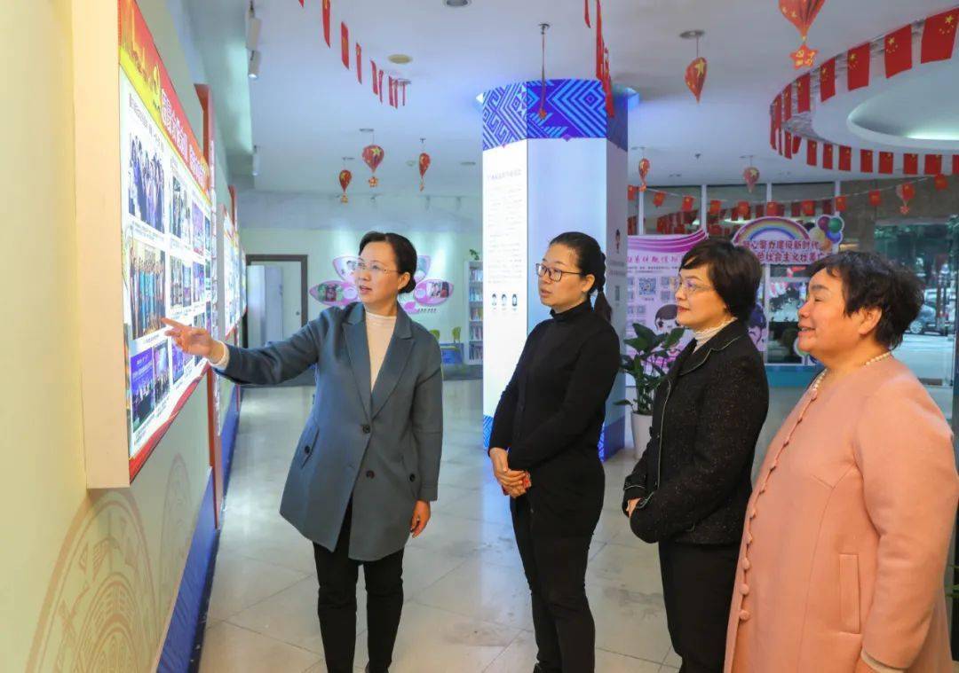 玉林市副市长范小花率队到自治区妇联汇报工作