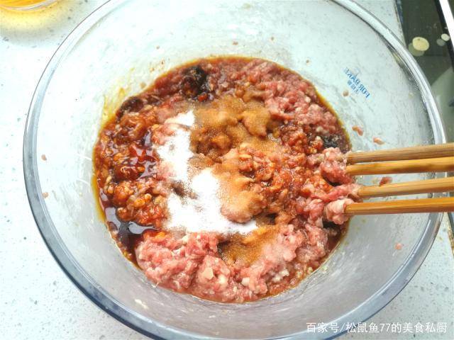 如何调羊肉馅饺子视频 483d068e49144fa1a9dc41d59919660e.jpeg