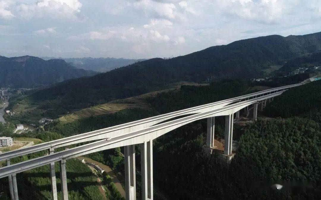 预计2022年1月底通车运行镇赫赫六高速公路新进展