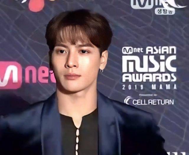 玩家而又被大家给送上了热搜啦,因为像《还珠格格》中女演员的刘海而