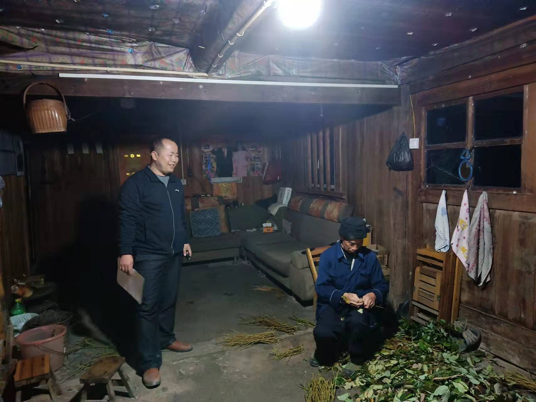 从江县联新村： 第一书记扬鞭奋蹄 促进乡村振兴起航_群众_发展_驻村