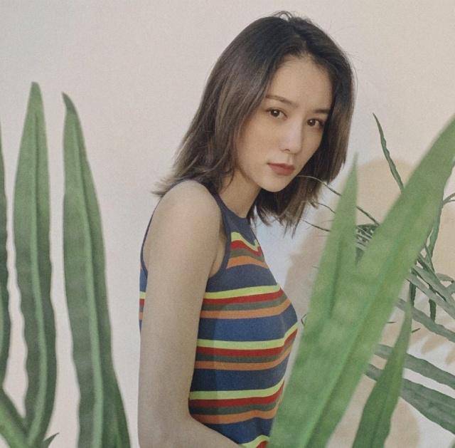 林峰女友张馨月一袭黑裙优雅高级,看了170cm吴千语才叫气质无敌_身材