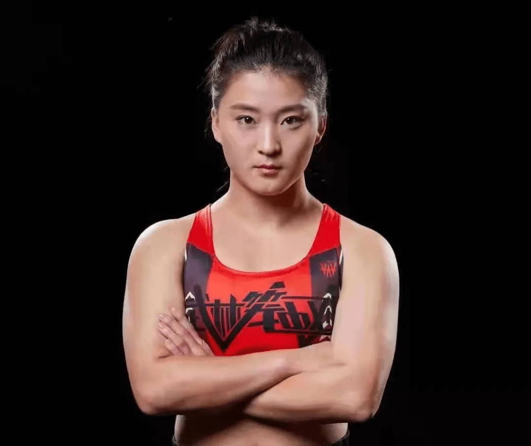 从美术生到搏击新星,19岁的少女拳手高浣珺迎来昆仑决首秀_比赛_匡菲