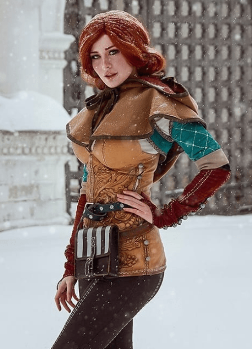 俄罗斯正妹cos巫师特莉丝一袭优雅长裙性感妩媚