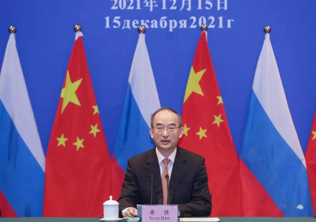 省长黄强与鞑靼斯坦共和国总统明尼哈诺夫的见证下,彭州市市长陈茂禄