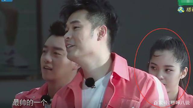 欧阳娜娜23分钟才说第一句话但邓超受伤后她这个动作霸气又暖心