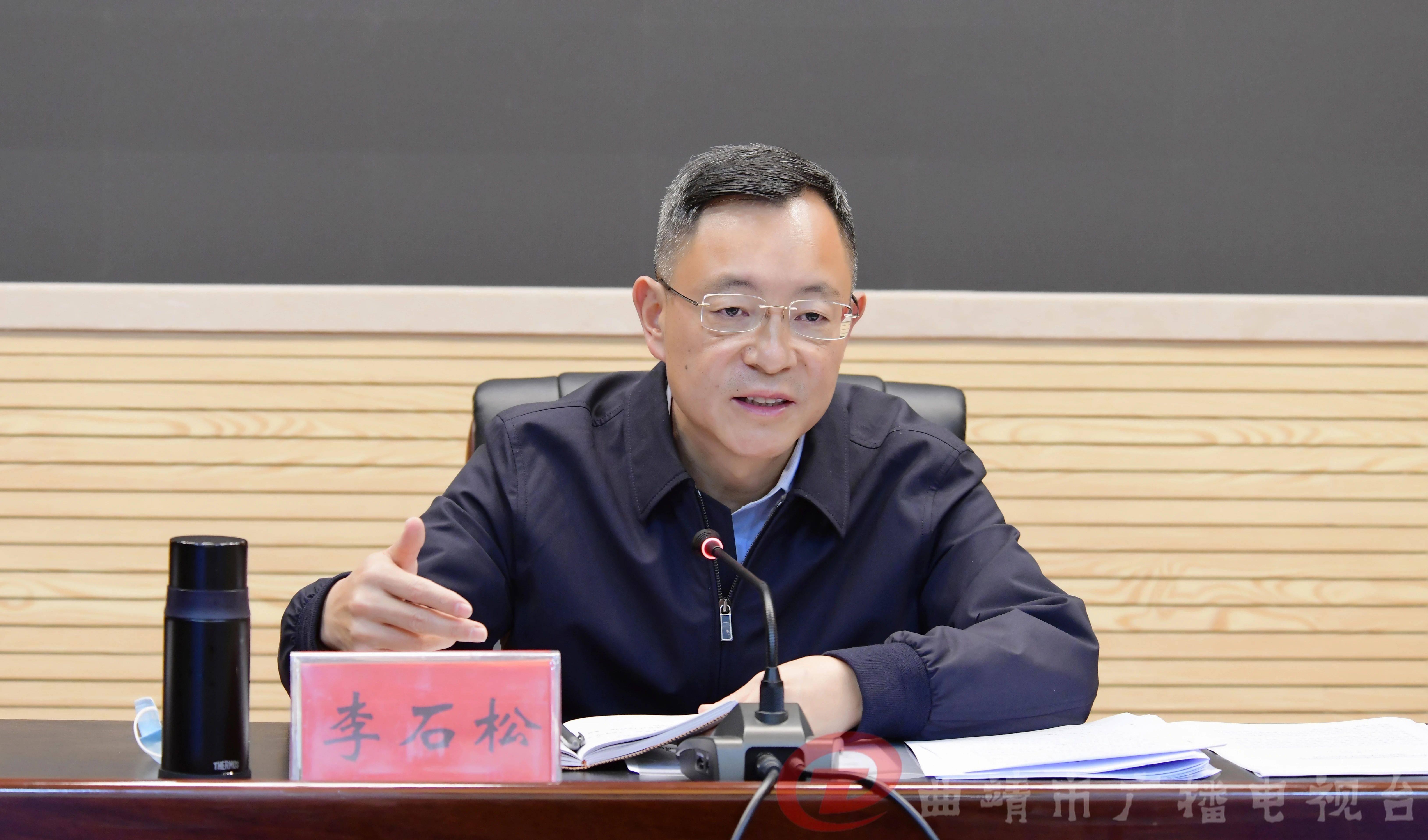 李石松在全市新冠肺炎疫情防控指挥部会议上强调进入临战状态担起应尽