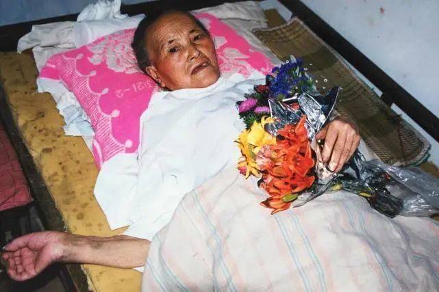 老照片:22年前奶奶去世后,我看着爸爸按照农村习俗把她"送走"_棺材