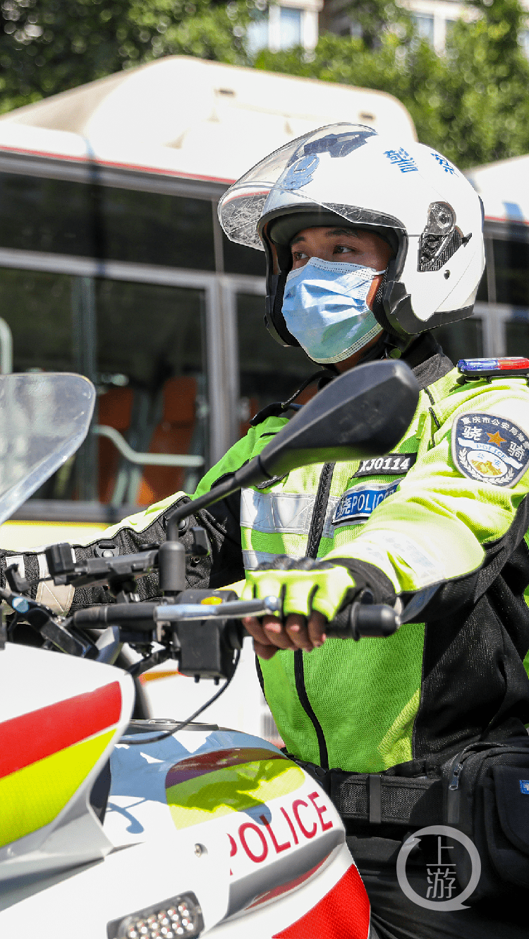 重庆面孔2021七月丨渝警骁骑刘茂森暴雨中蹦跶前行参与救援