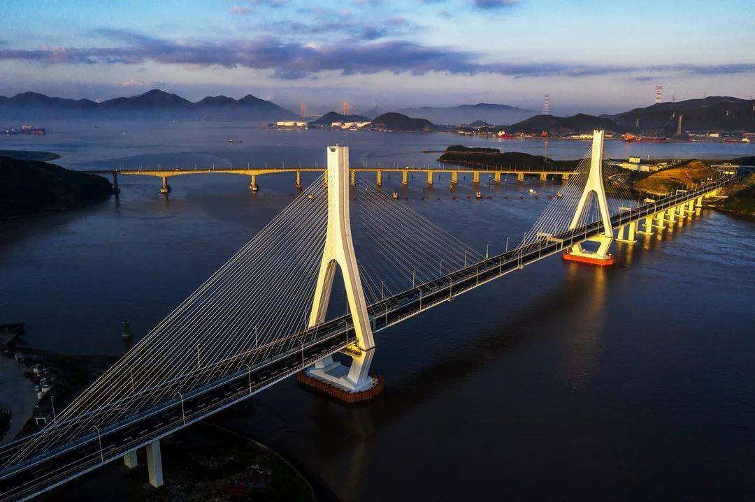 富翅门大桥全景图从鱼山大桥到富翅门大桥,再到舟岱大桥,浙江省交通