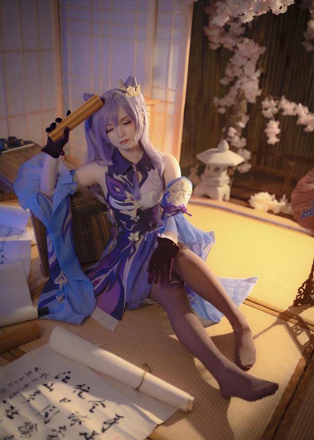 刻晴cos小姐姐容颜精致大长腿吸睛实在太好看了