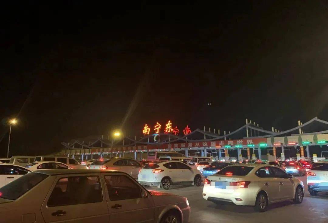 南宁东收费站夜景图片图片