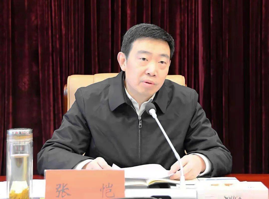 闫英才一行在余庆县开展商务活动