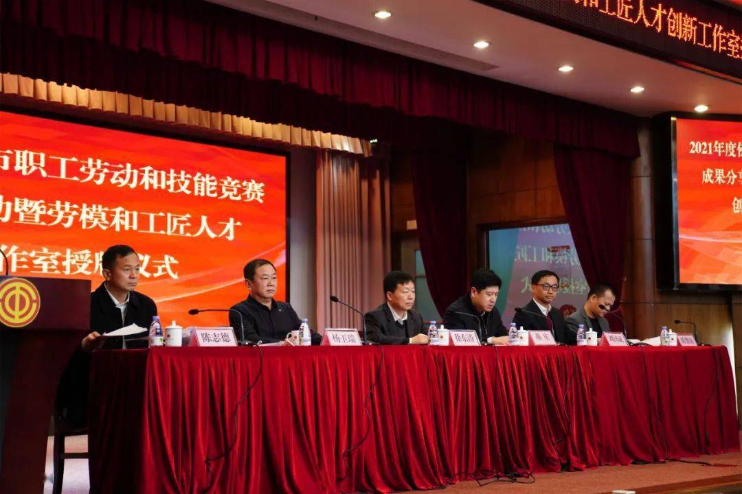 徐东涛对竞赛获奖集体和个人表示祝贺,他表示,围绕市委,市政府提出