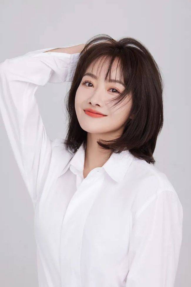 hello,大家好,我是演员黄煜焮,我原本的名字叫黄玥程,最近刚改了个名