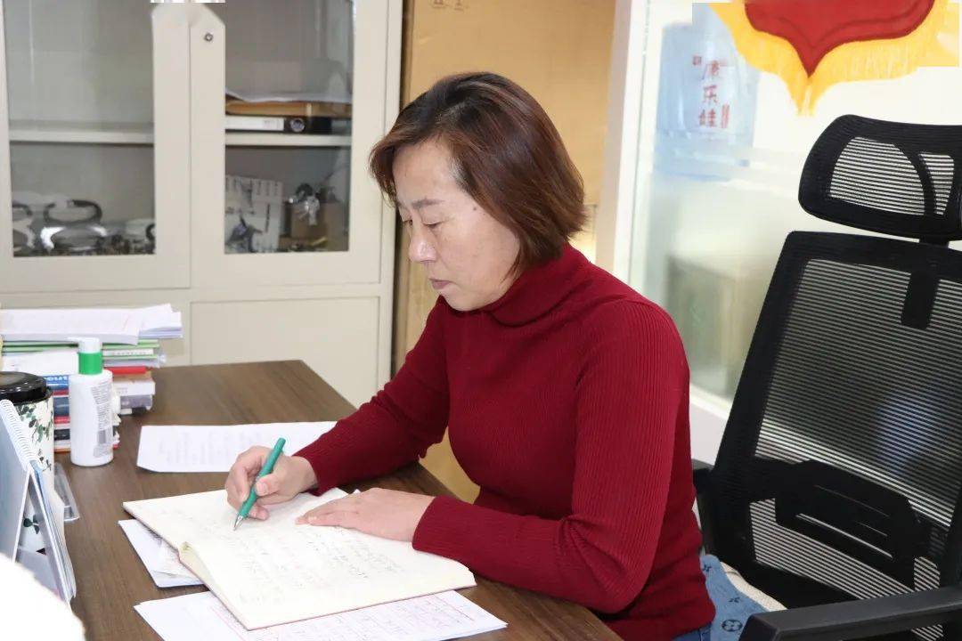 政协委员风采魏红梅瞄准关键小事全力打造温馨家园