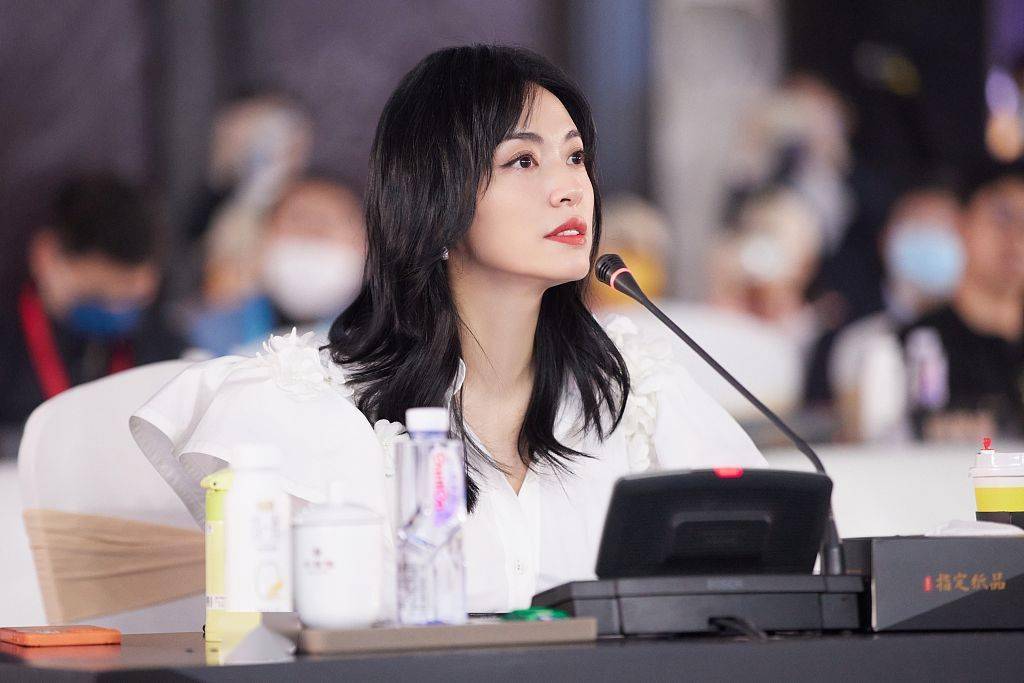 创投|姚晨任金鸡电影创投大会主评审 亮相路演活动并发言