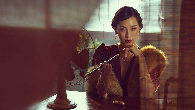 "流氓作家"贾平凹遭女大学生讽刺:是不是只会写不正经的东西_社会现状