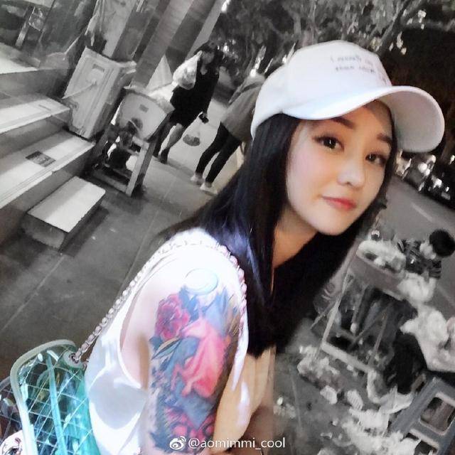 uzi女朋友晒纹身照自认为个性潮流小虎提醒我们是普通人