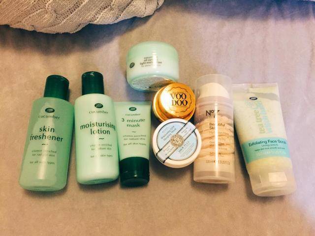 皮肤保湿最好用什么 d9fdc1ebd1874f6c97ed9b90b1c4a8b0.jpeg