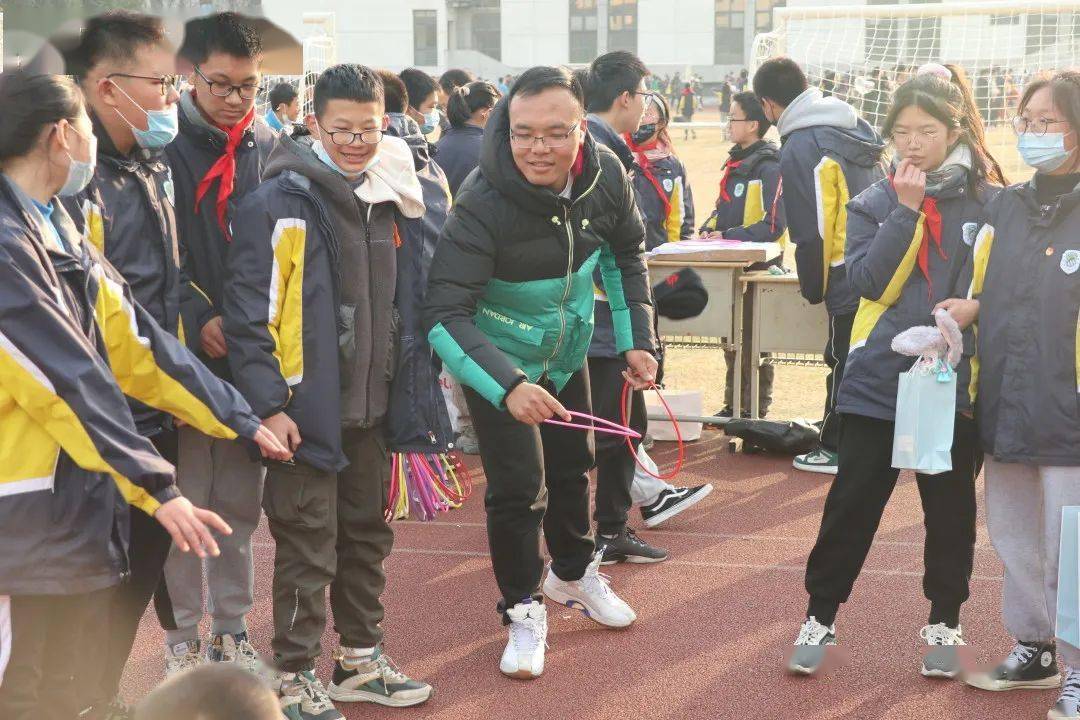 辞旧迎新和合共生无锡市凤翔实验学校爱心义卖暨迎新艺术大联欢活动