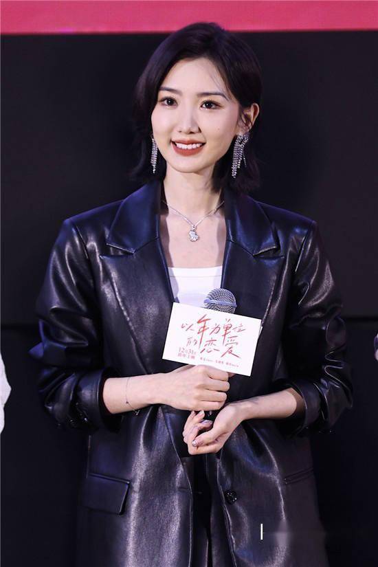 刘佳|毛晓彤杨玏《以年爱》CP感获赞 周雨彤等助阵首映