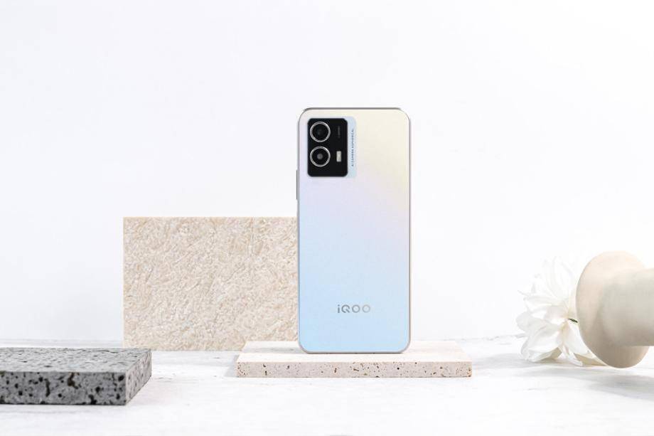 方面|iQOO U5 正式开售：5000mAh 电池 + 120Hz 屏，1299 元起